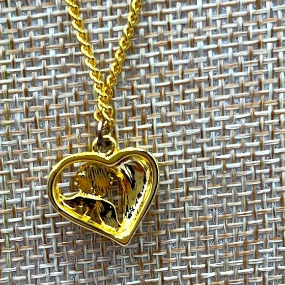 Red Crystal Stone Flower Heart Pendant Necklace 18K Gold Tone 18” Chain ❤️🌸 - Picture 9 of 9